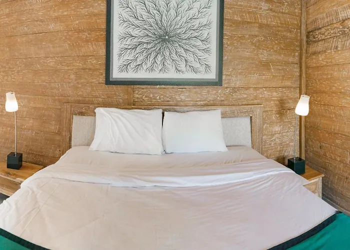 Umadhatu By Amerta